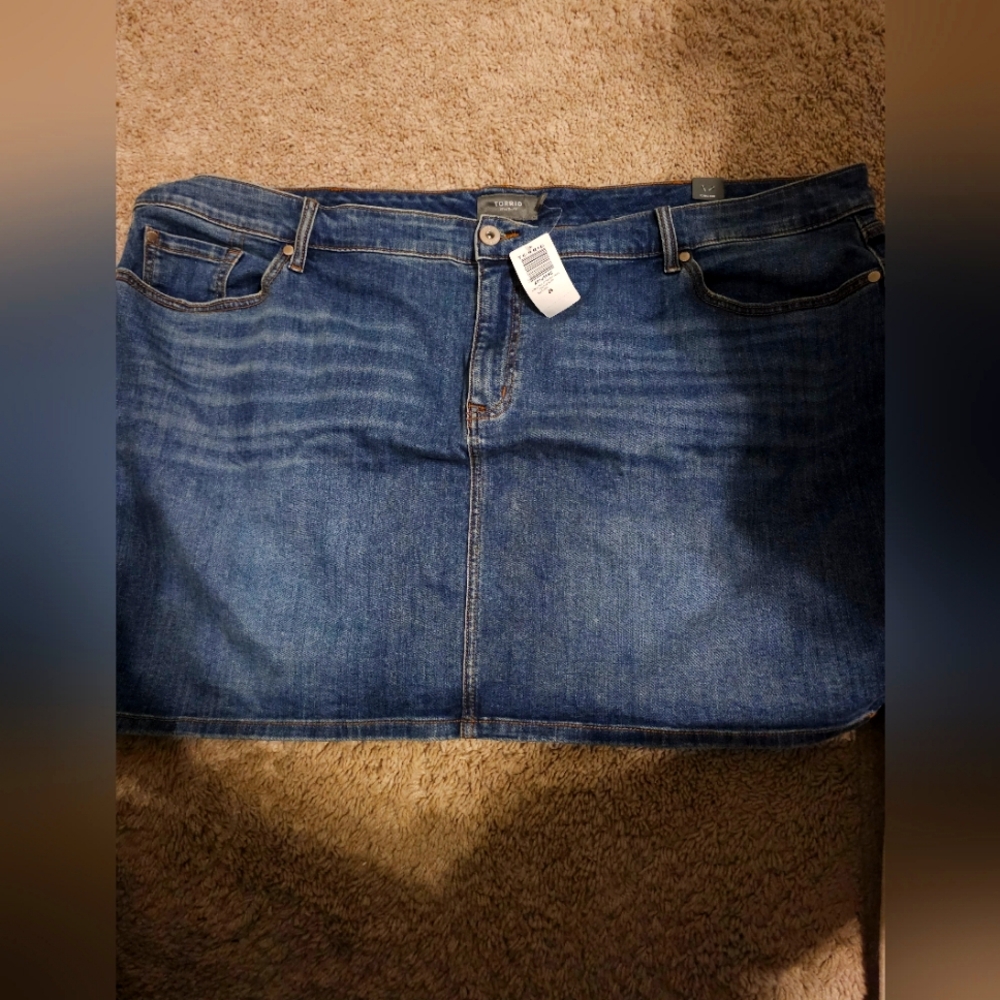 Torrid mini skirt size 28